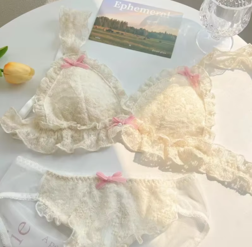 Bra Tanpa Rangka dengan Renda Franses Vintage Gaya Lolita, Dilengkapi dengan Pompom dan Detil Renda, Bra Manis Gaya Jepang.